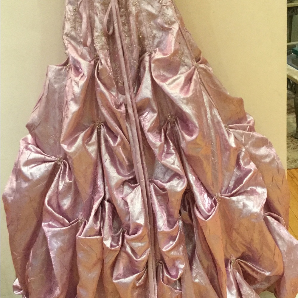 Gown - Picture 5 of 8